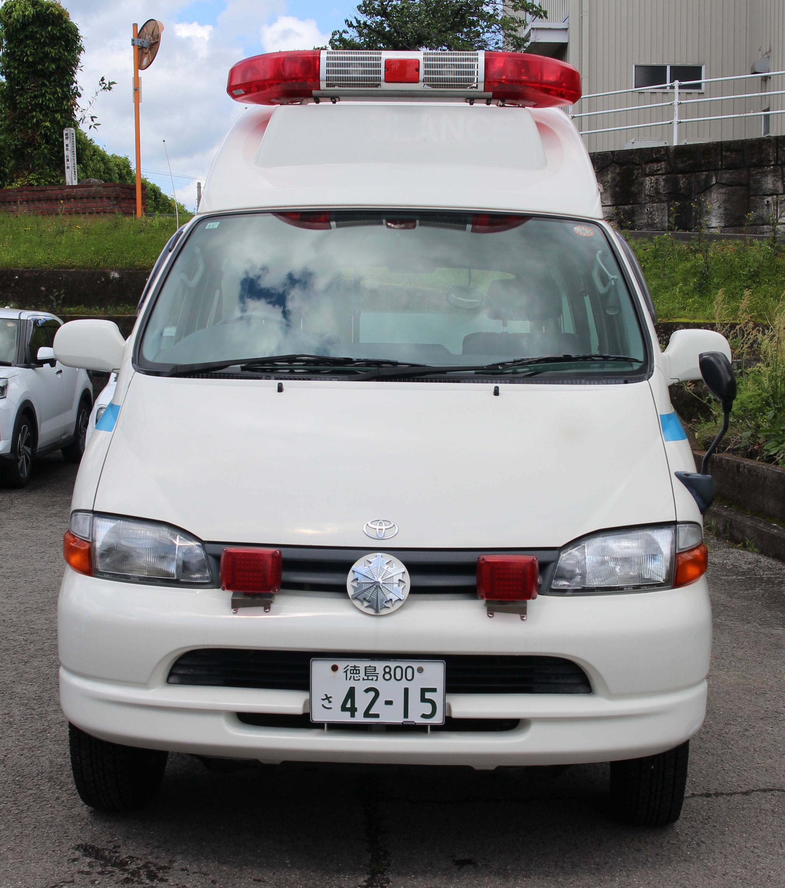 資機材運搬車正面.jpg